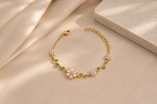 Gold_Stainless_Steel_Premium_And_Elegant_White_Necklace_Set_For_Women