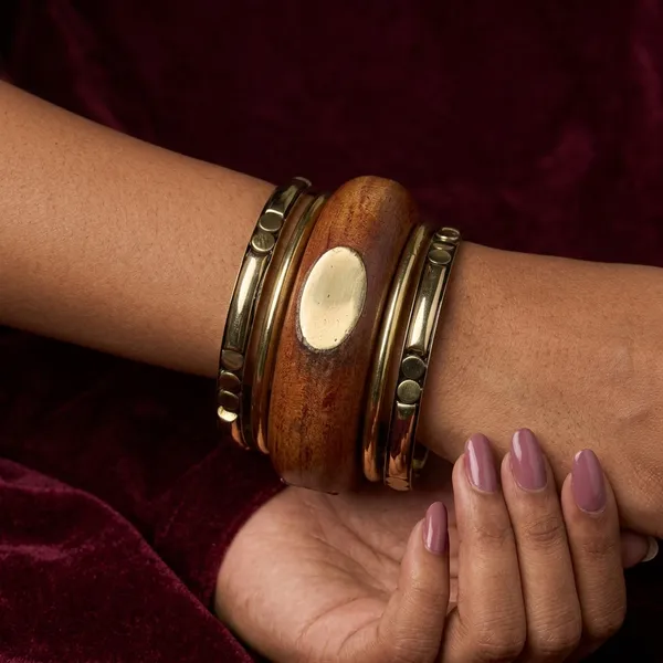 Wooden_Gold_Medallion_Bangle_Set