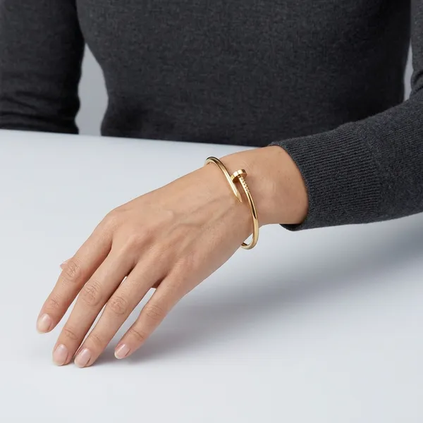 Gold_Stainless_Steel_Premium_And_Elegant_Bracelet_For_Women