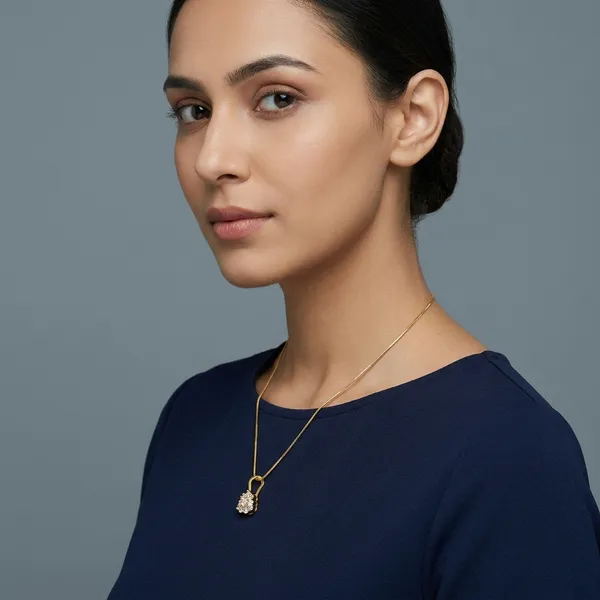 Gold_Stainless_Steel_Premium_And_Elegant_Pendant_Necklace_For_Women