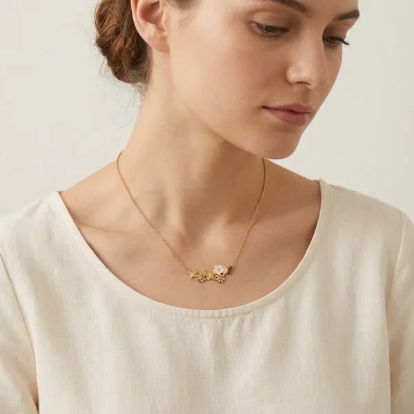 Gold_Stainless_Steel_Premium_And_Elegant_Pendant_Necklace_For_Women