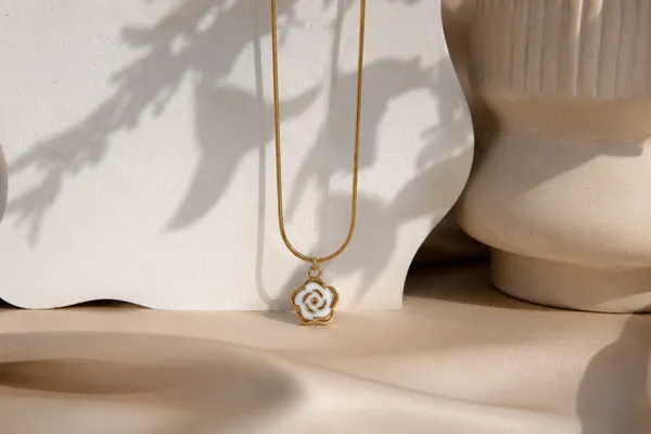 Gold_Stainless_Steel_Premium_And_Elegant_Pendant_Necklace_For_Women