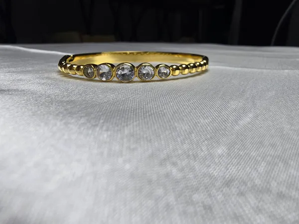 Lumina_Bezel_Bangle