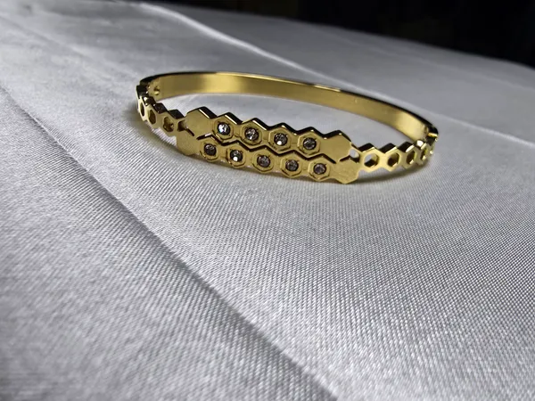 Honeycomb_Luxe_Bangle