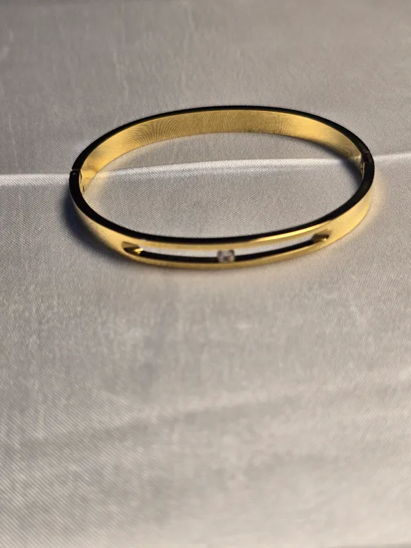 Solitaire_Horizon_Bangle