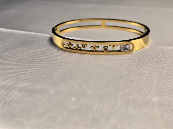 Celestial_Window_Bangle