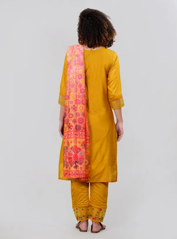 Yellow_Elegant_Design_Cotton_Silk_Blend_Suit_Set_For_Women