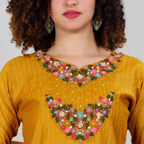Yellow_Elegant_Design_Cotton_Silk_Blend_Suit_Set_For_Women