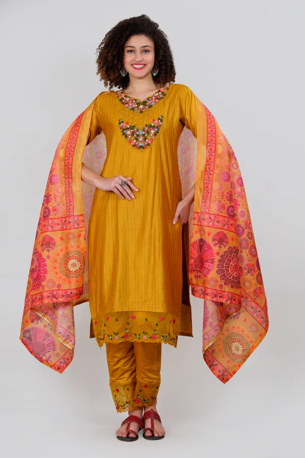 Yellow_Elegant_Design_Cotton_Silk_Blend_Suit_Set_For_Women