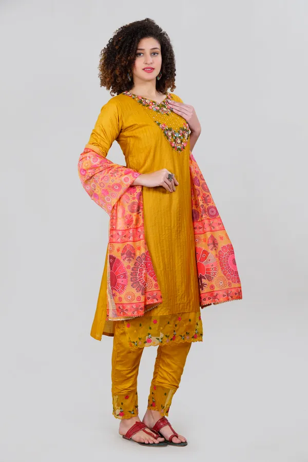 Yellow_Elegant_Design_Cotton_Silk_Blend_Suit_Set_For_Women