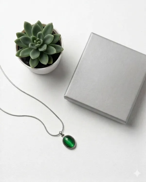 Emerald_Teardrop_Pendant_with_Silver_Necklace_For_Women