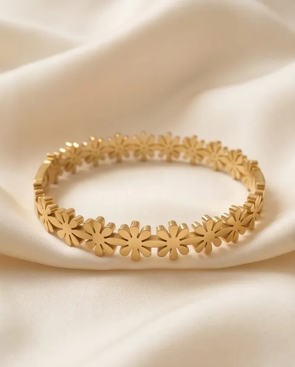 Gold-Plated_Stainless_Steel_Daisy_Flower_Design_Bracelet_for_Women