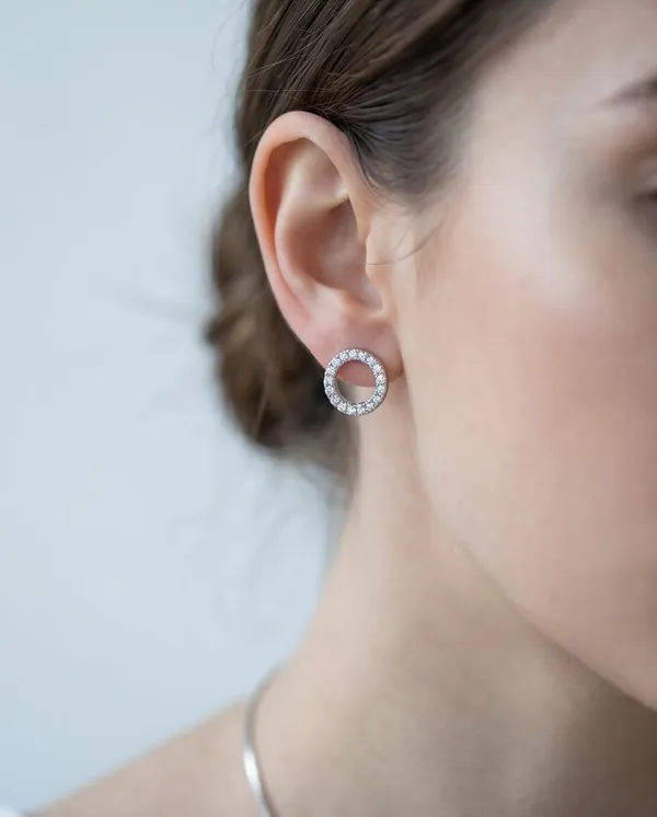 Silver_Crystal_Embellished_Circle_Stud_Earrings_For_Women