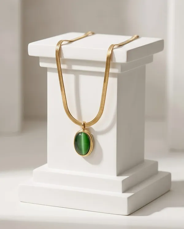 Emerald_Teardrop_Pendant_Necklace_For_Women