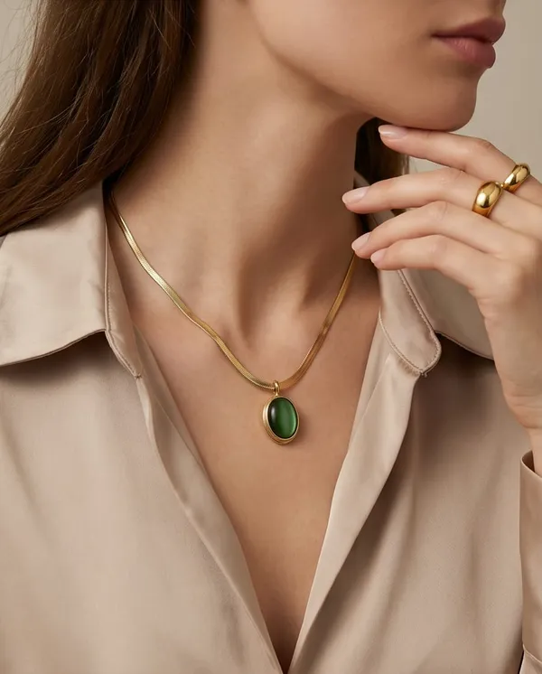 Emerald_Teardrop_Pendant_Necklace_For_Women