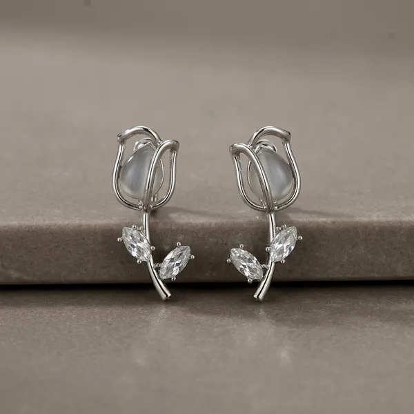 Silver_Tulip_Shaped_Clip_On_Earrings_For_Women