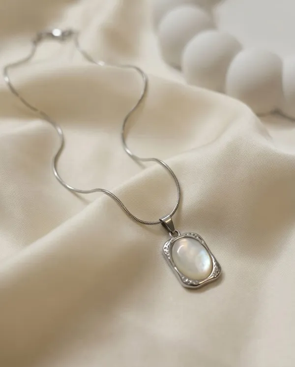 Silver_Plated_Pendant_Necklace_With_Crystal_Accents