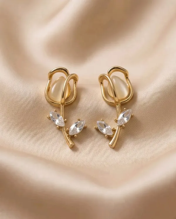 Gold_Plated_Floral_Design_Crystal_Stud_Earrings_For_Women