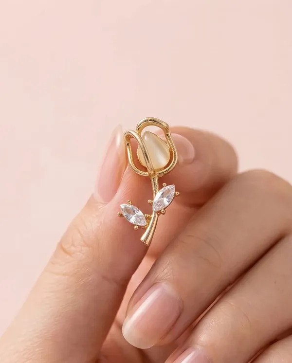 Gold_Plated_Floral_Design_Crystal_Stud_Earrings_For_Women
