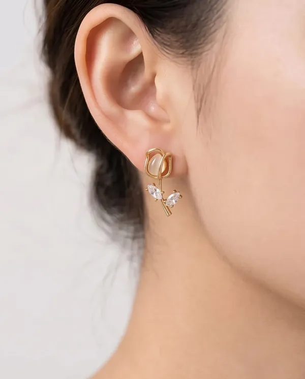 Gold_Plated_Floral_Design_Crystal_Stud_Earrings_For_Women
