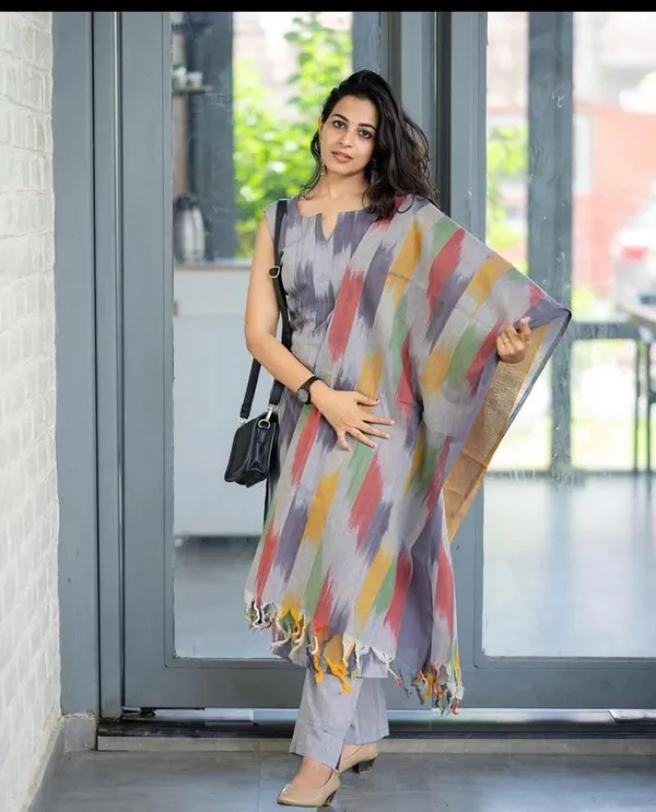 Grey_Cotton_Straight_Ikat_Print_Kurta_Set_For_Women