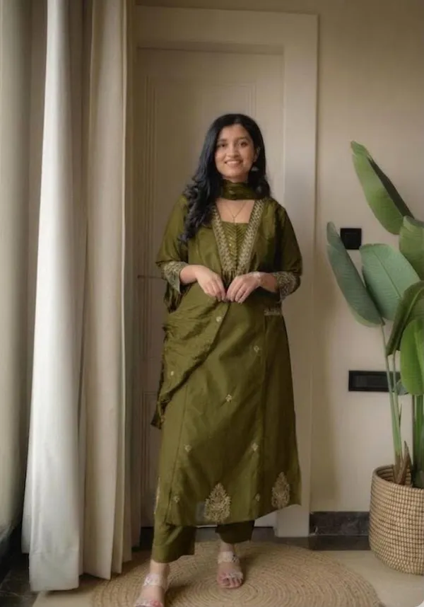 Green_Cotton_Relaxed_Embroidered_Kurti_Set_For_Women