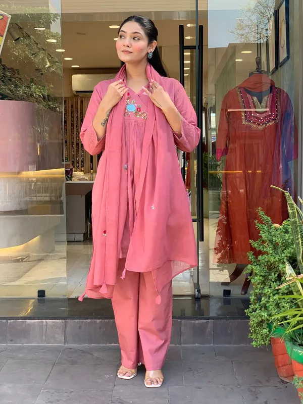Pink_Cotton_Straight_Floral_Embroidered_Kurti_Set_For_Women