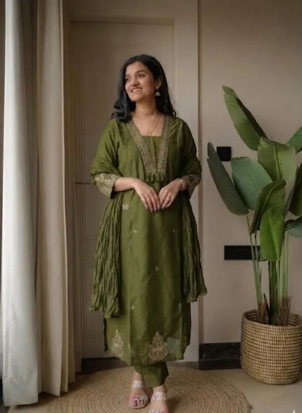 Green_Cotton_Relaxed_Embroidered_Kurti_Set_For_Women