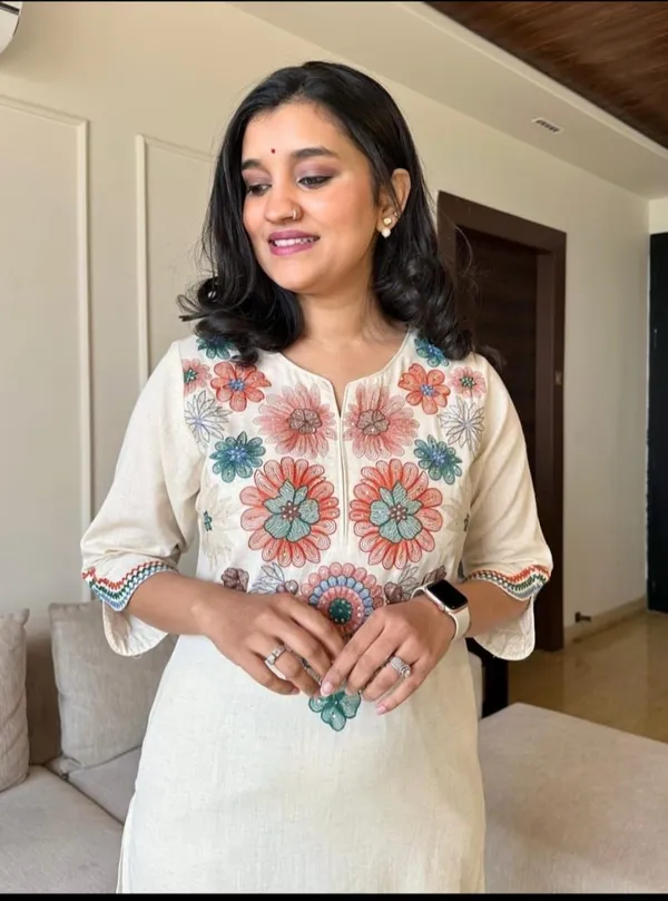 Off_White_Cotton_Straight_Floral_Embroidered_Kurta_For_Women