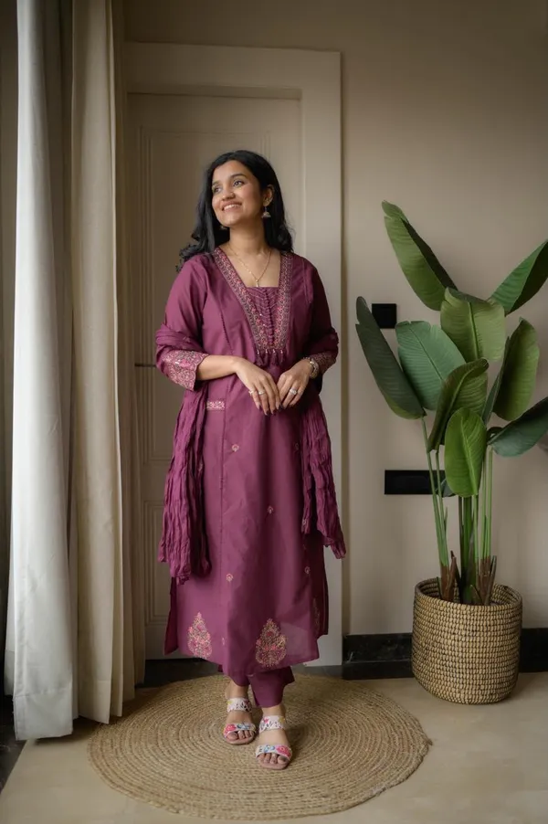Purple_Cotton_Relaxed_Embroidered_Kurti_Set_For_Women