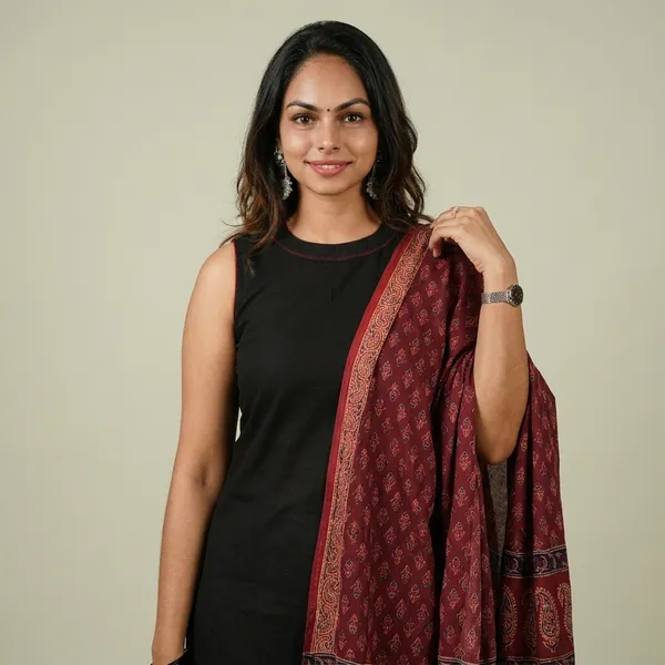 Black_Cotton_Sleeveless_Kurta_Set_For_Women
