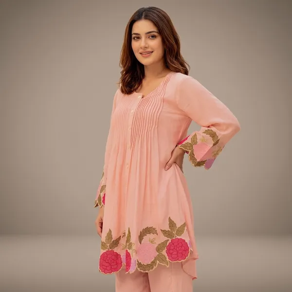 Peach_Georgette_Pintuck_Floral_Embroidered_Kurta_Set_For_Women