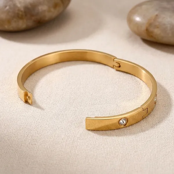 Gold_Plated_Stainless_Steel_Classic_Bracelet_For_Women