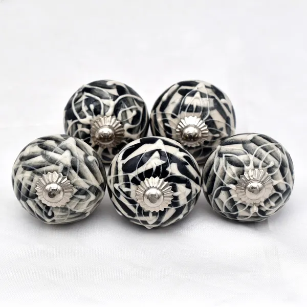 Ceramic_Vintage_Black_White_Geometric_Melon_Shaped_Cabinet_Knobs