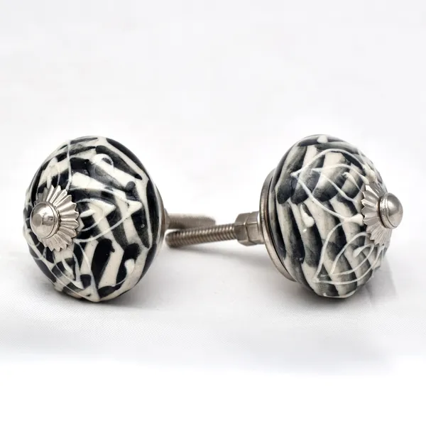 Ceramic_Vintage_Black_White_Geometric_Melon_Shaped_Cabinet_Knobs