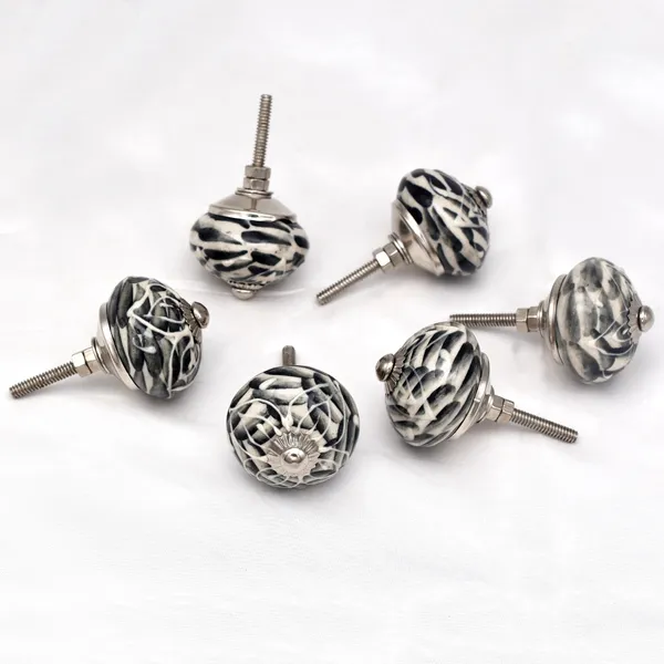 Ceramic_Vintage_Black_White_Geometric_Melon_Shaped_Cabinet_Knobs