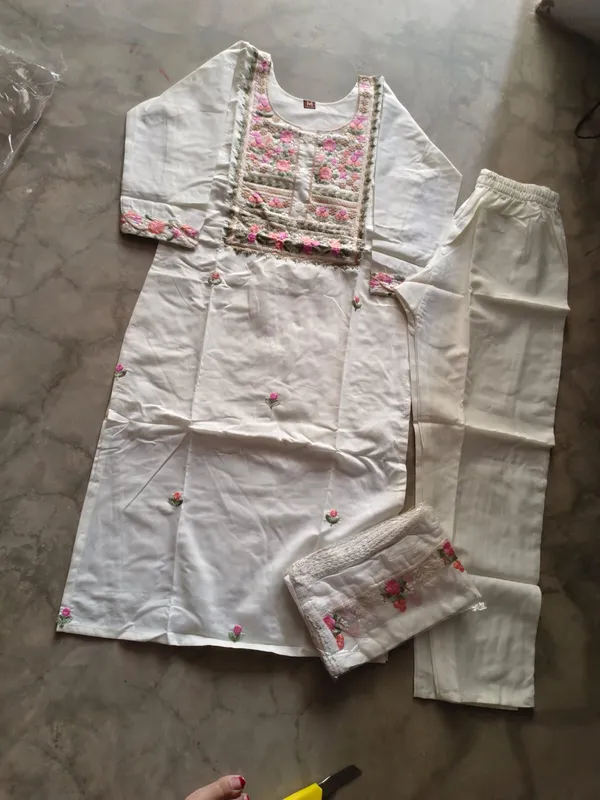 Off_White_Cotton_Silk_Floral_Embroidered_Kurta_Set_For_Women