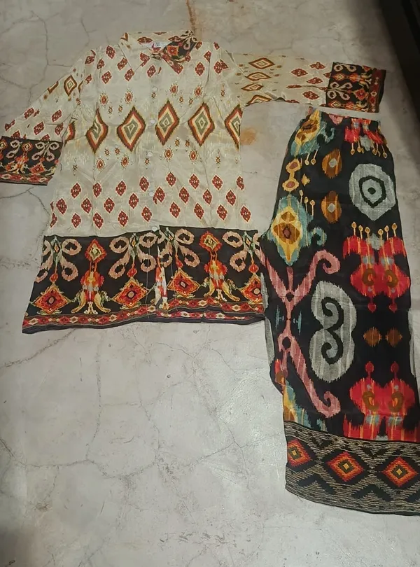 Cream_Printed_Straight_Kurta_Set_For_Women