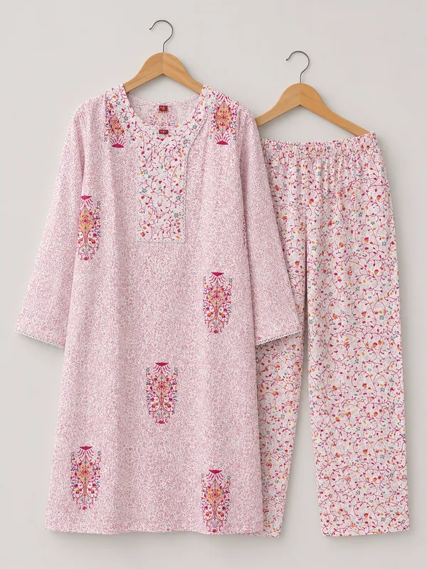 Pink_Cotton_Floral_Print_Kurta_Pajama_Set_For_Women
