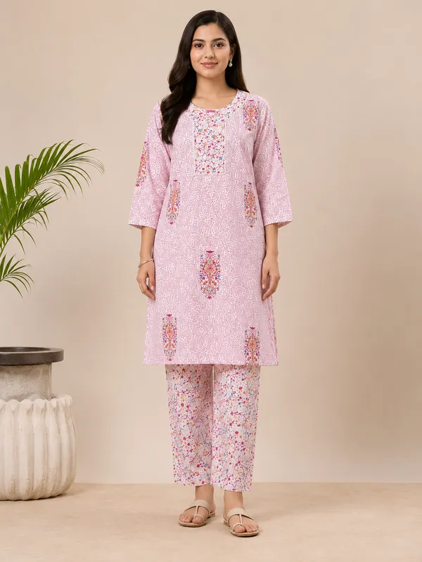 Pink_Cotton_Floral_Print_Kurta_Pajama_Set_For_Women