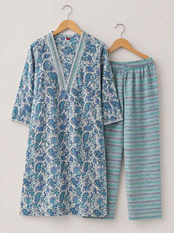 White_&_Blue_Cotton_Floral_Print_Kurta_Pajama_Set_For_Women