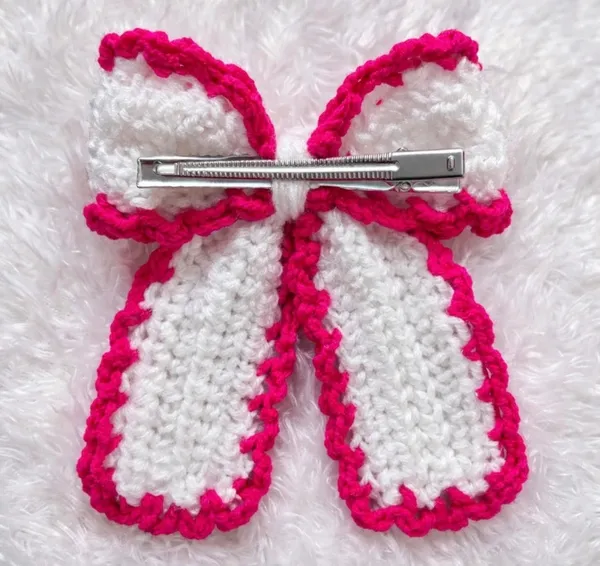 white_bow_with_pink_border