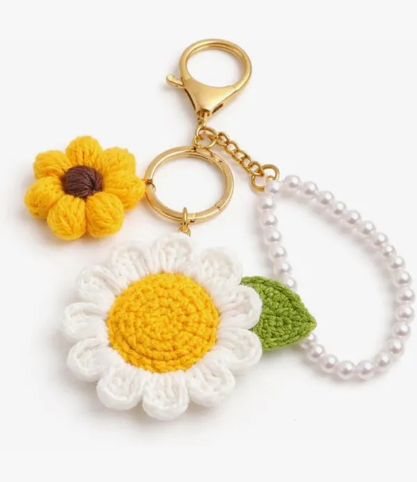 white_flower_and_sunflower_keychain