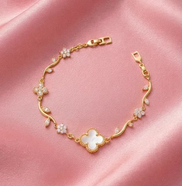 Clover_Floral_white_bracelet_anti_tarnish_
