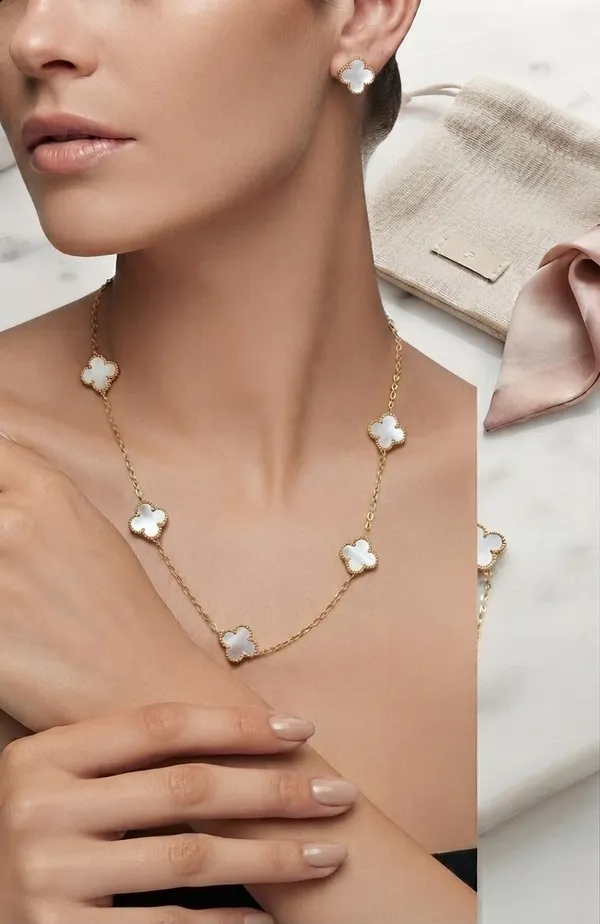 Jewels_galaxy_gold_plates_clover_necklace_set