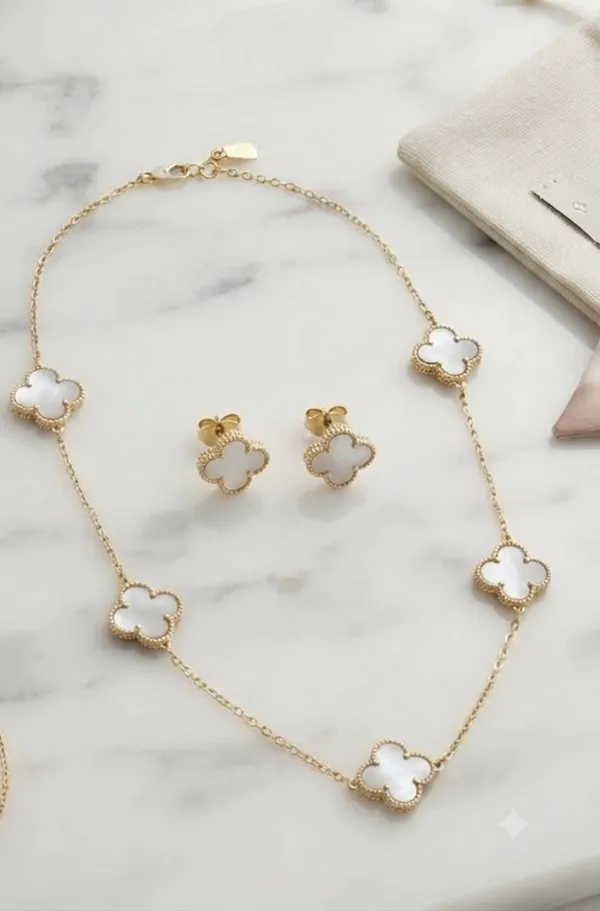 Jewels_galaxy_gold_plates_clover_necklace_set