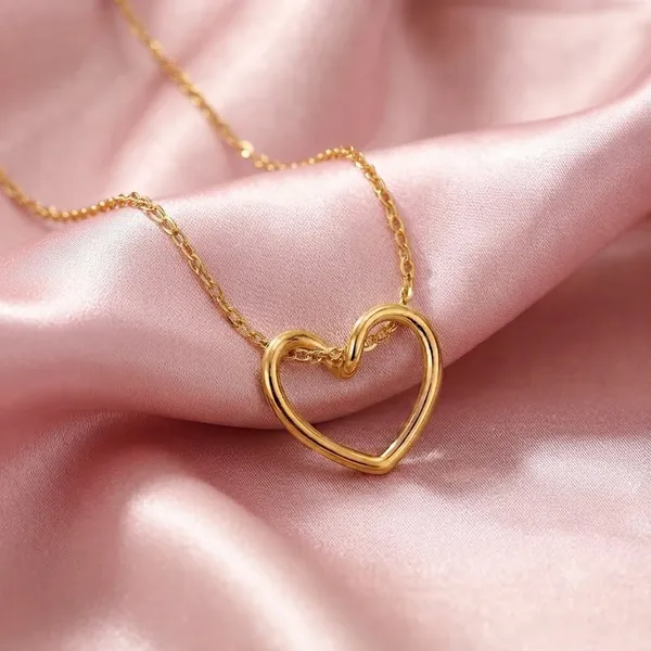 Trendin_Anit_tarnish_gold_heart_pendant_neckchain_for_women_