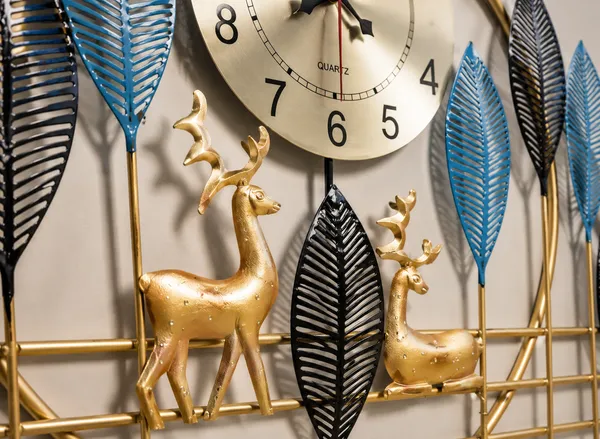 Iron_Nature-Inspired_Gold_Deer_Leaf_Analog_Wall_Clock