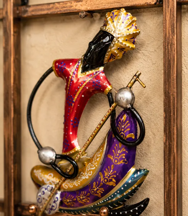 Iron_Frame_Traditional_Lady_Figurine_Wall_Key_Holder