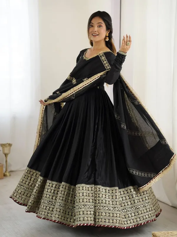 Black_Chinon_Anarkali_Set_For_Women